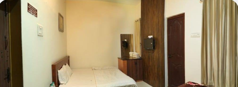 Resort with Swimming Pool Near Kerala