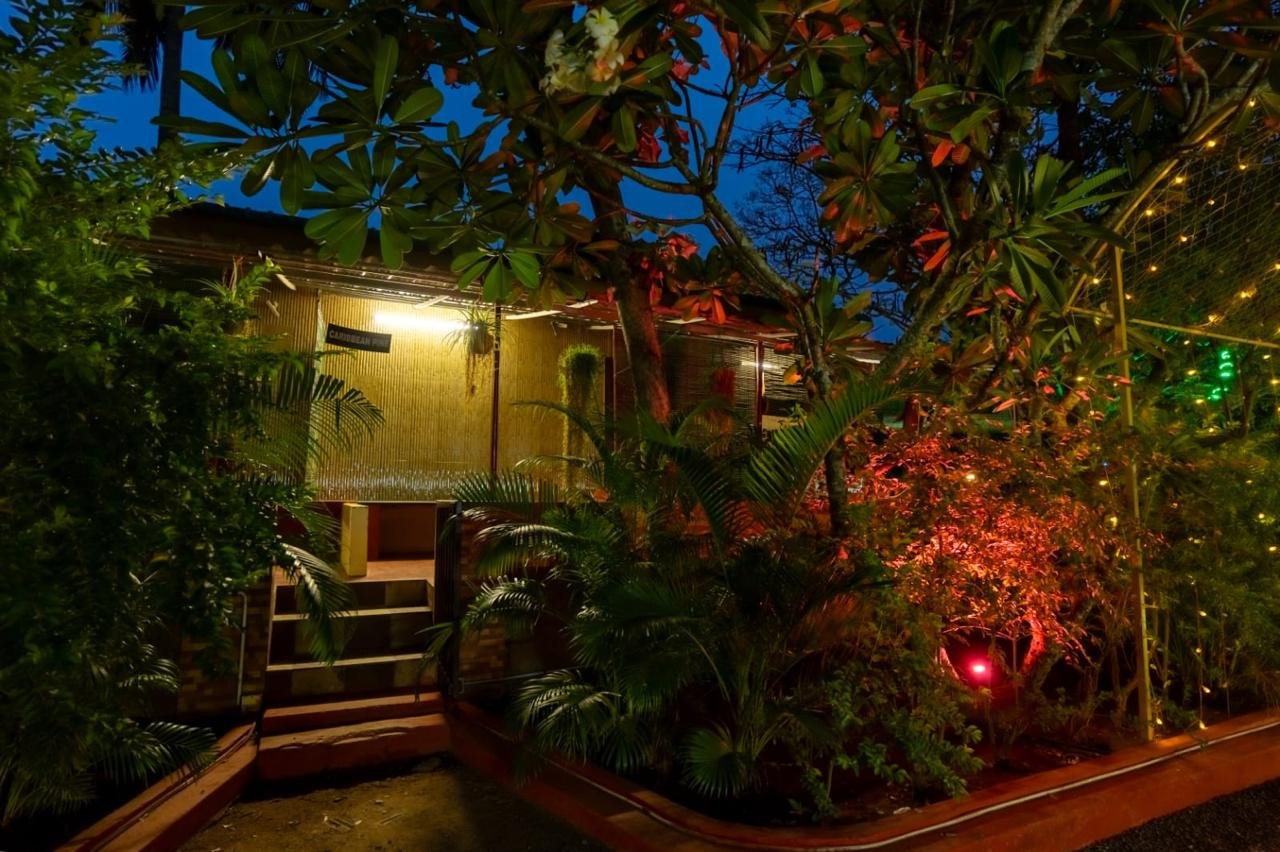 Resort with Swimming Pool Near Kerala